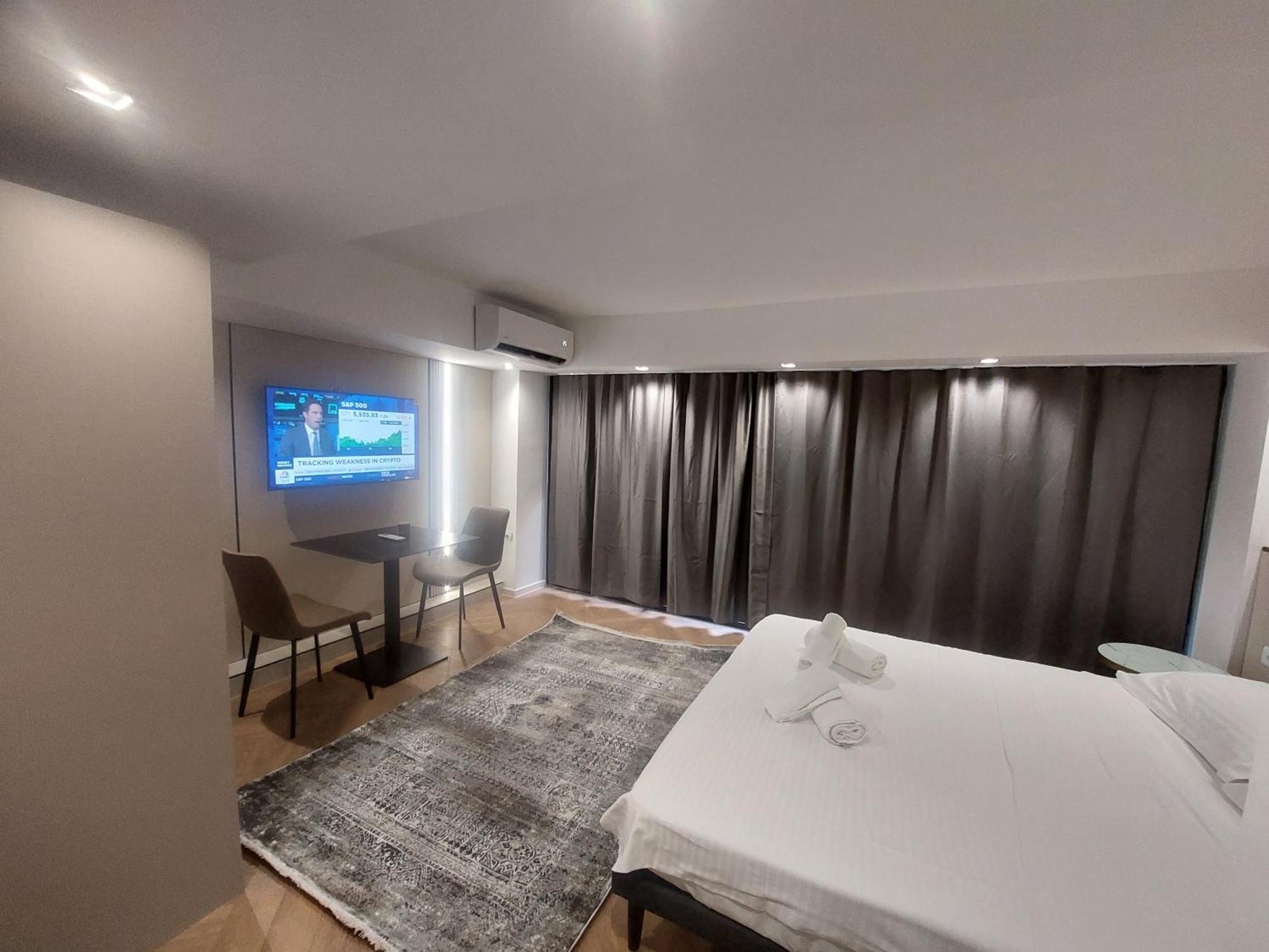 Executive By Modern Living