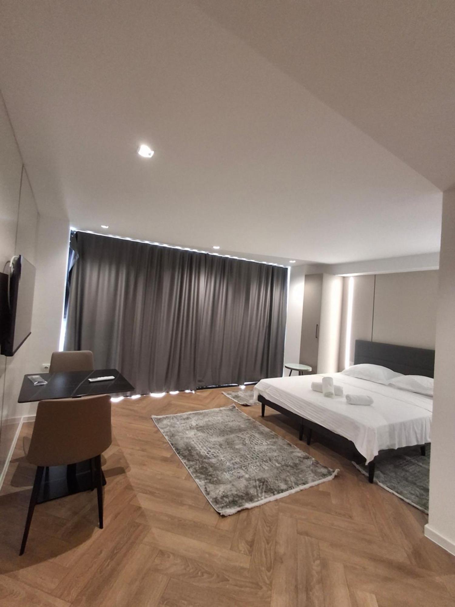 Apartment Executive By Modern Living *