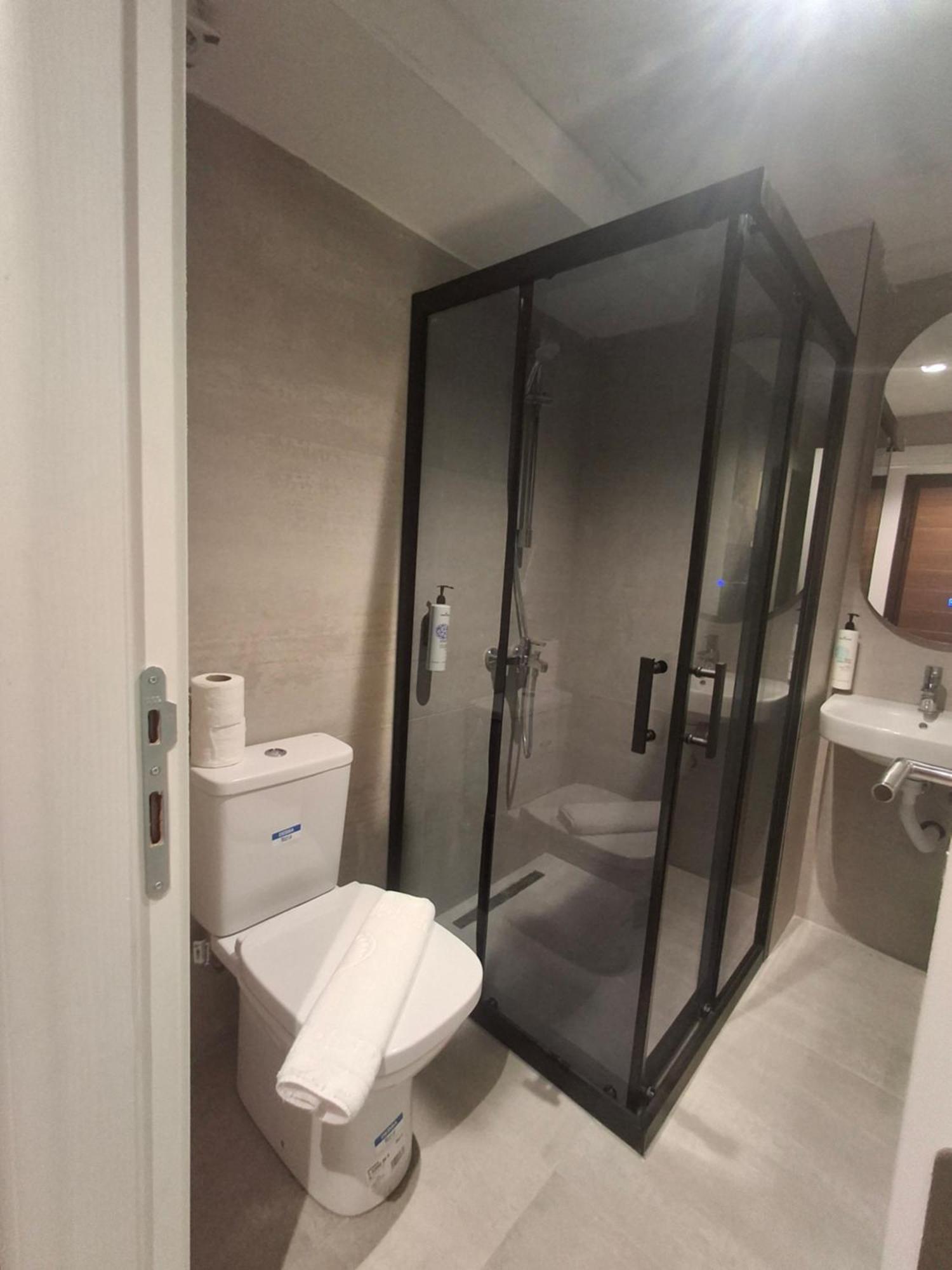 Executive By Modern Living Apartment